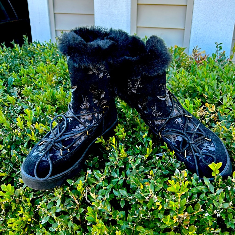 Super cute winter boots !!! - Picture 2 of 2
